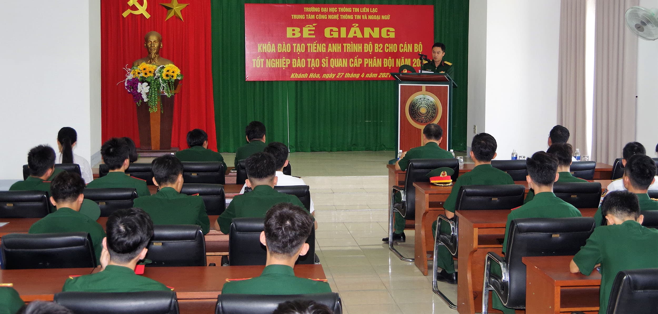 Bế mạc lớp đào tạo tiếng Anh cho cán bộ, sĩ quan tốt nghiệp đào tạo đại học cấp phân đội