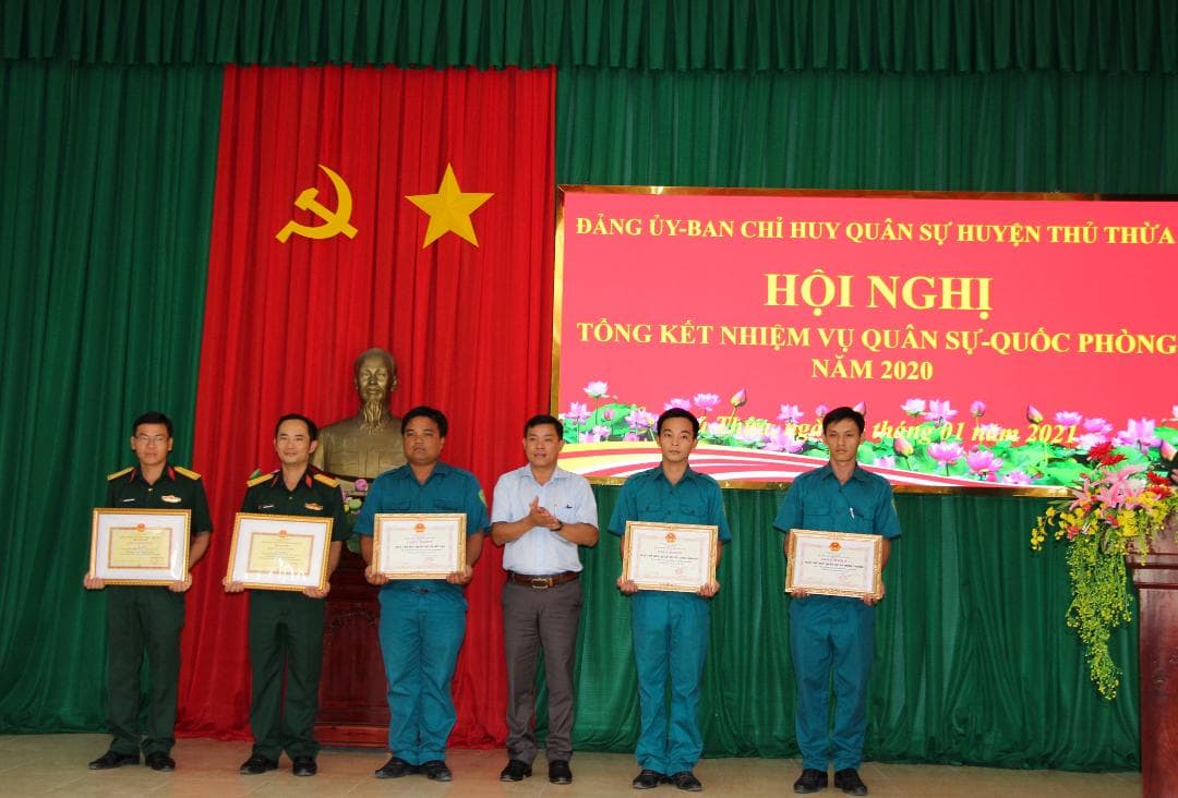 Người chiến sĩ sao vuông gương mẫu