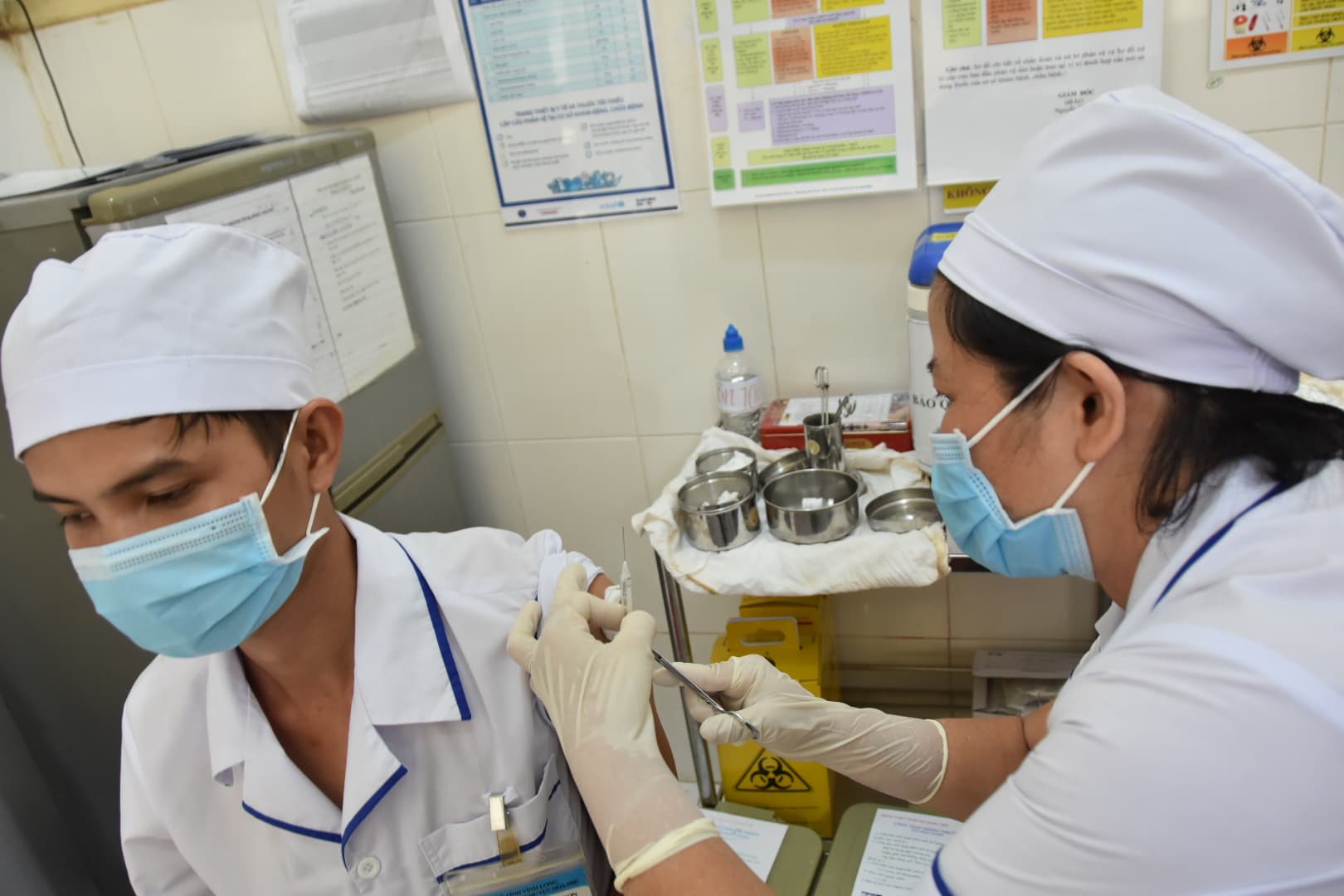 Hơn 425.000 người Việt Nam tiêm vaccine phòng Covid-19