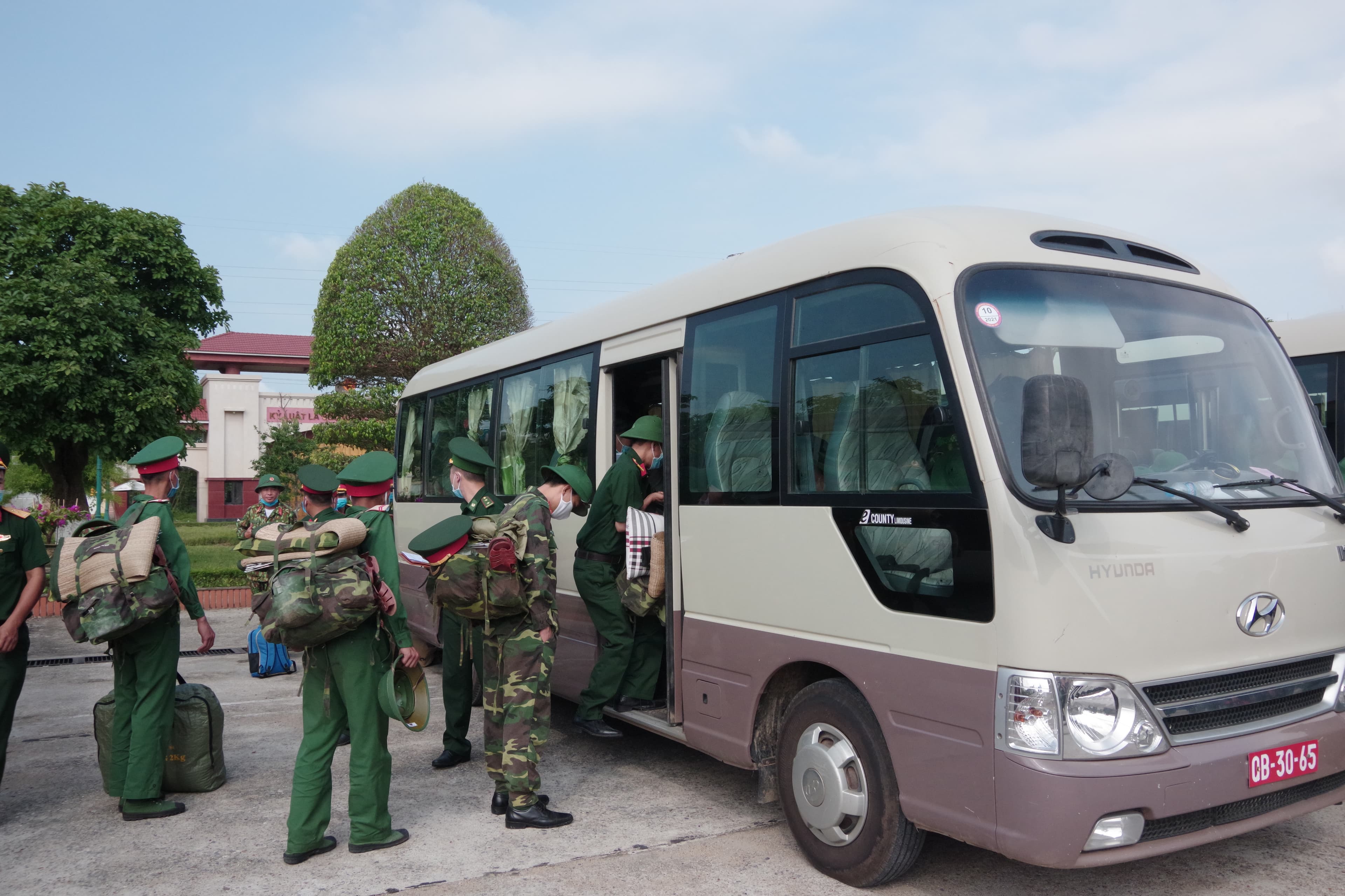 Bộ CHQS tỉnh Quảng Trị tăng cường lực lượng tham gia chống dịch trên tuyến biên giới

​