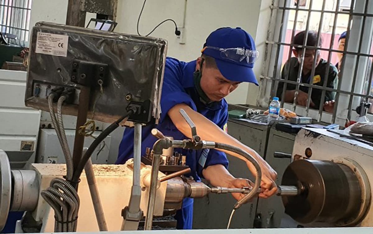 Người thợ có bàn tay vàng