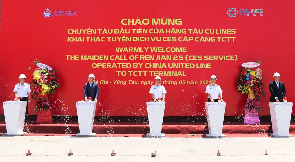 Đón chuyến tàu đầu tiên tuyến dịch vụ CES cập cảng Tân Cảng - Cái Mép Thị Vải
