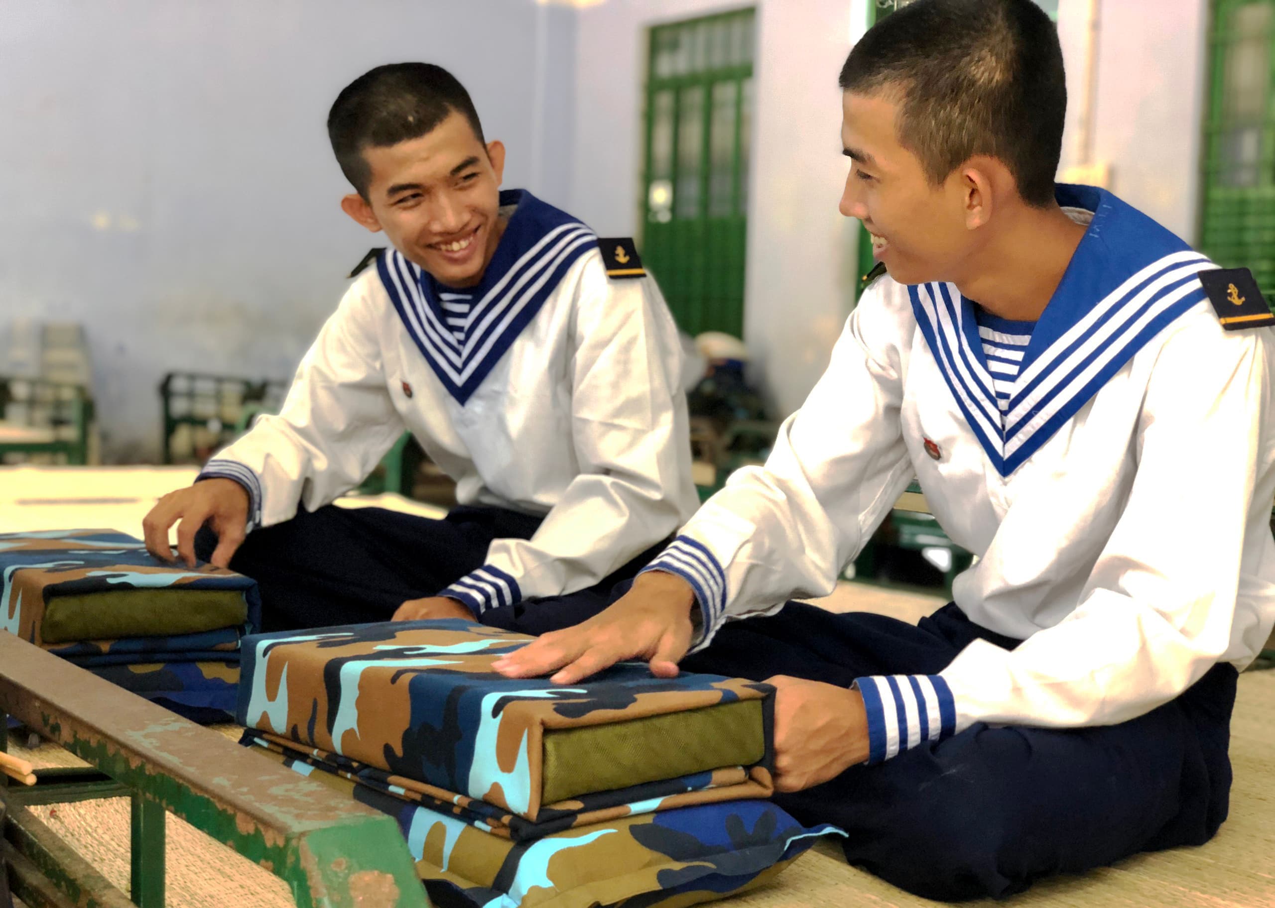 Anh em sinh đôi tình nguyện vào bộ đội