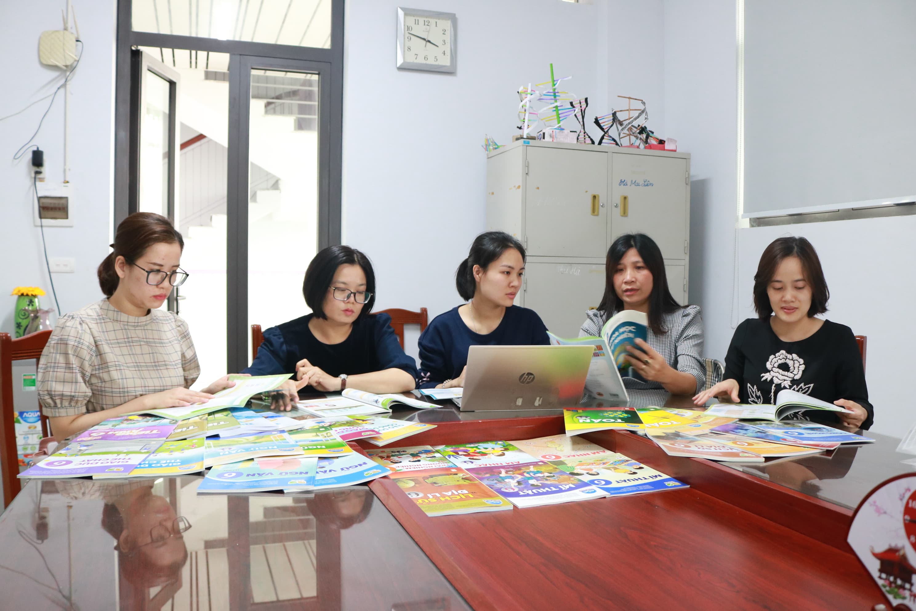 Học sinh có thể bị ảnh hưởng bởi tiến độ chọn sách giáo khoa