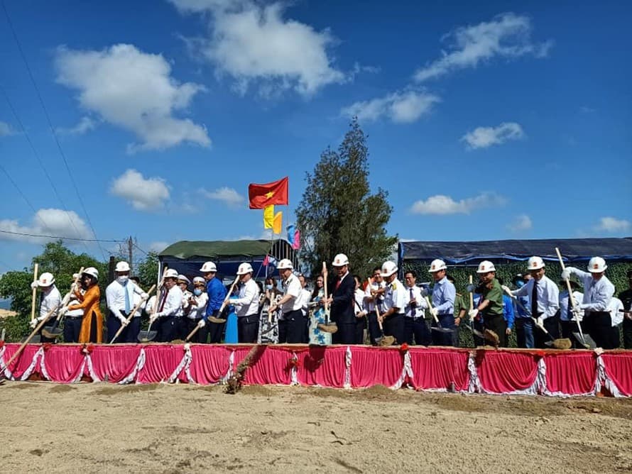 Đảng ủy Khối các cơ quan Trung ương và Tỉnh ủy Phú Yên tặng nhà ở cho Vùng 4 Hải quân