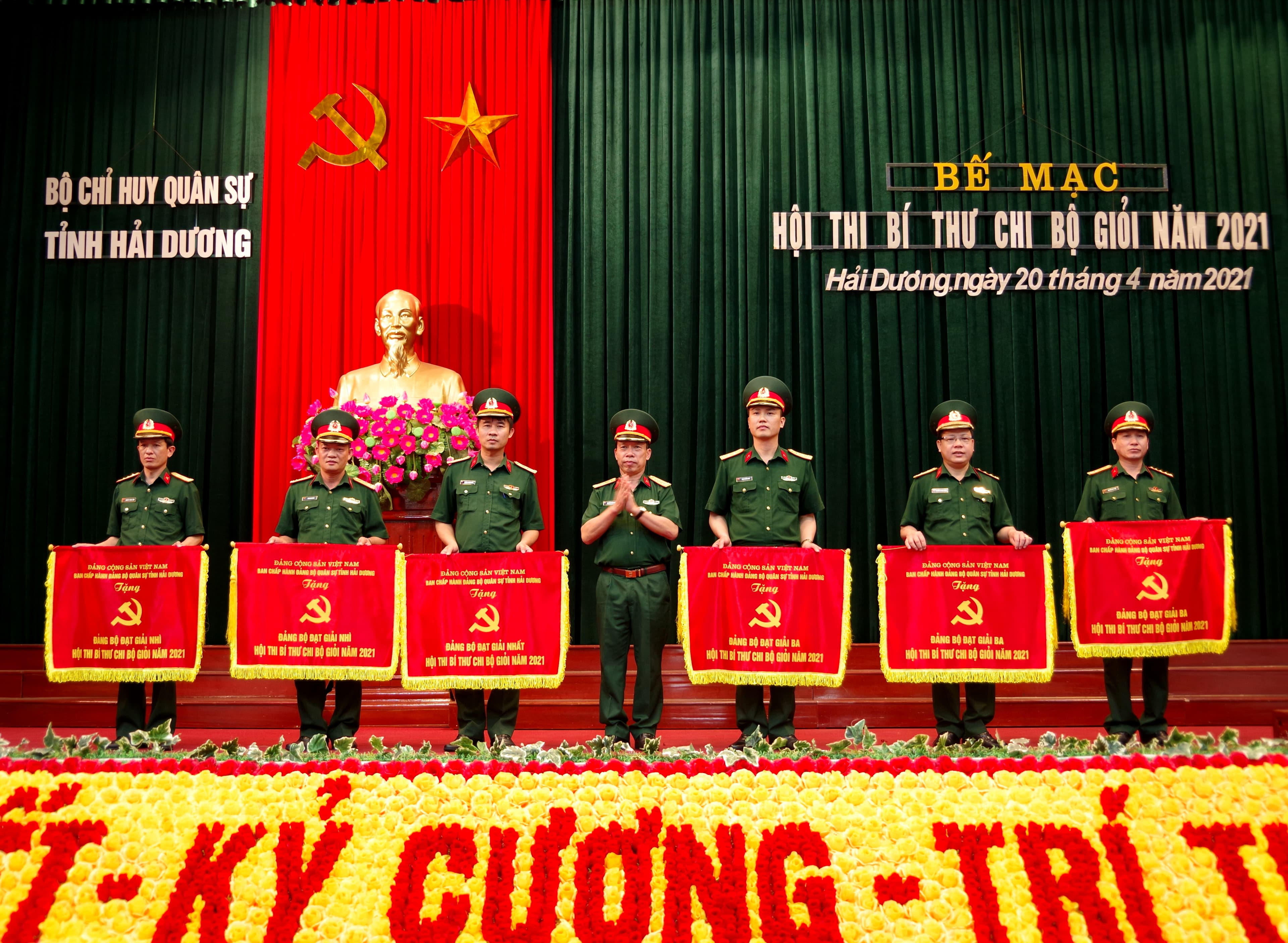 Trau dồi kiến thức, học hỏi kinh nghiệm