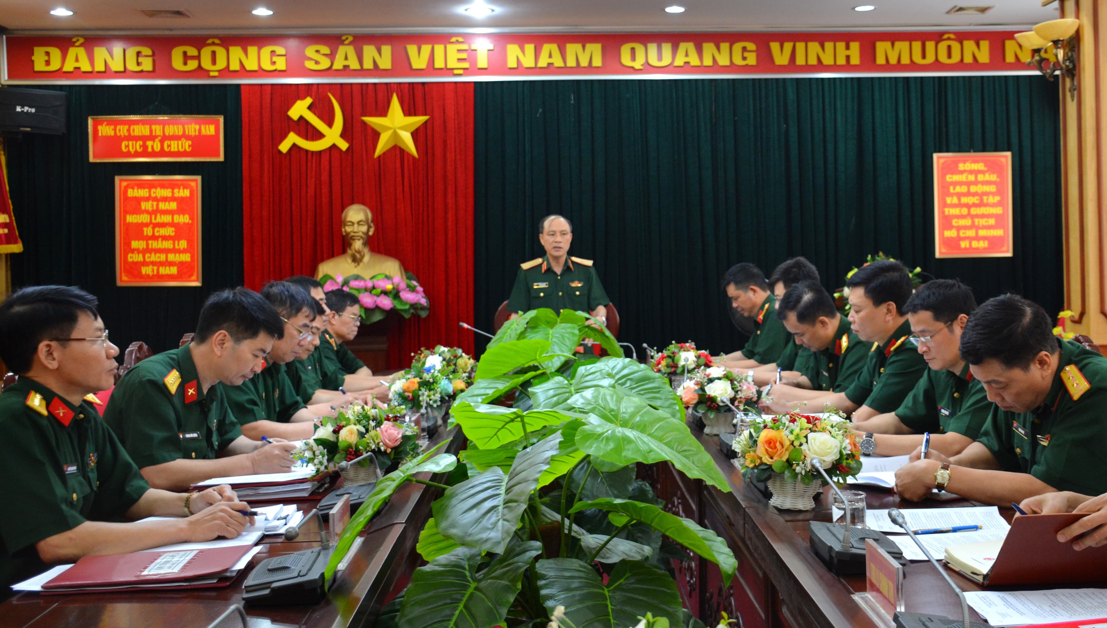 Phát huy truyền thống đơn vị anh hùng, phấn đấu hoàn thành xuất sắc nhiệm vụ