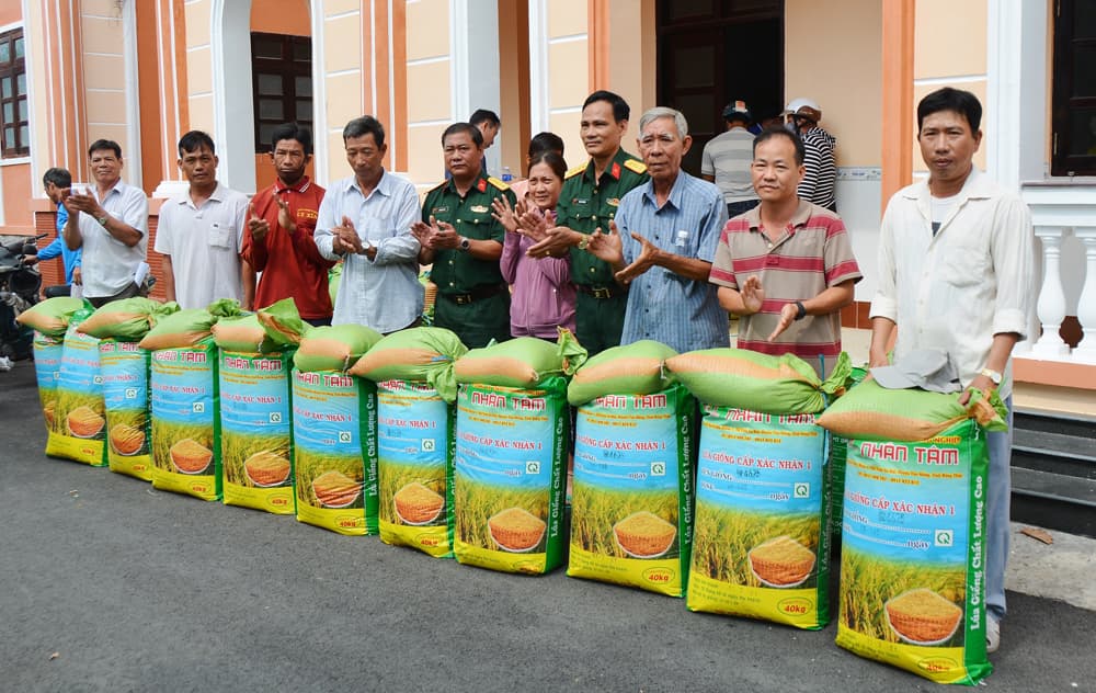Hỗ trợ sản xuất nông nghiệp cho người dân vùng dự án
