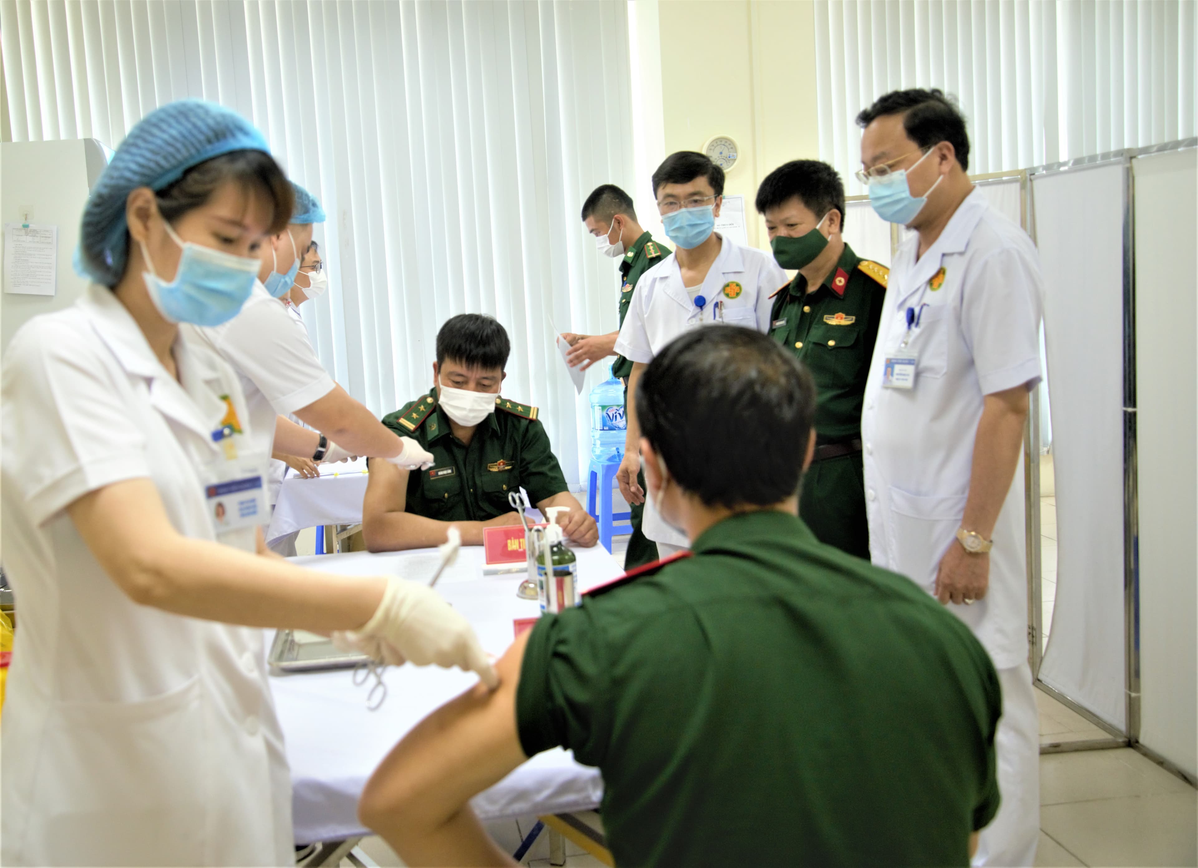 Bệnh viện Quân y 354 triển khai tiêm vaccine Covid-19 cho cán bộ, chiến sĩ