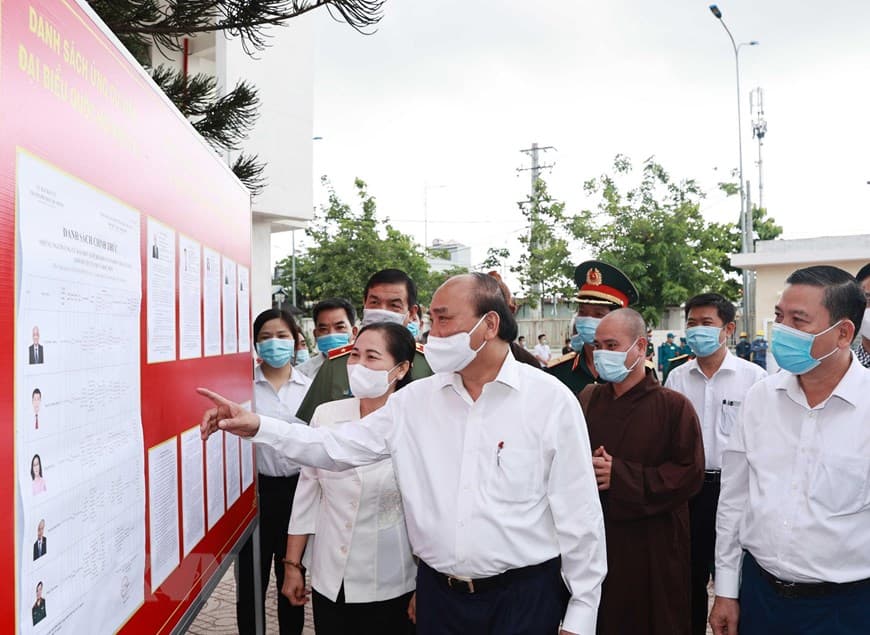 Chủ tịch nước Nguyễn Xuân Phúc tiếp xúc cử tri Thành phố Hồ Chí Minh