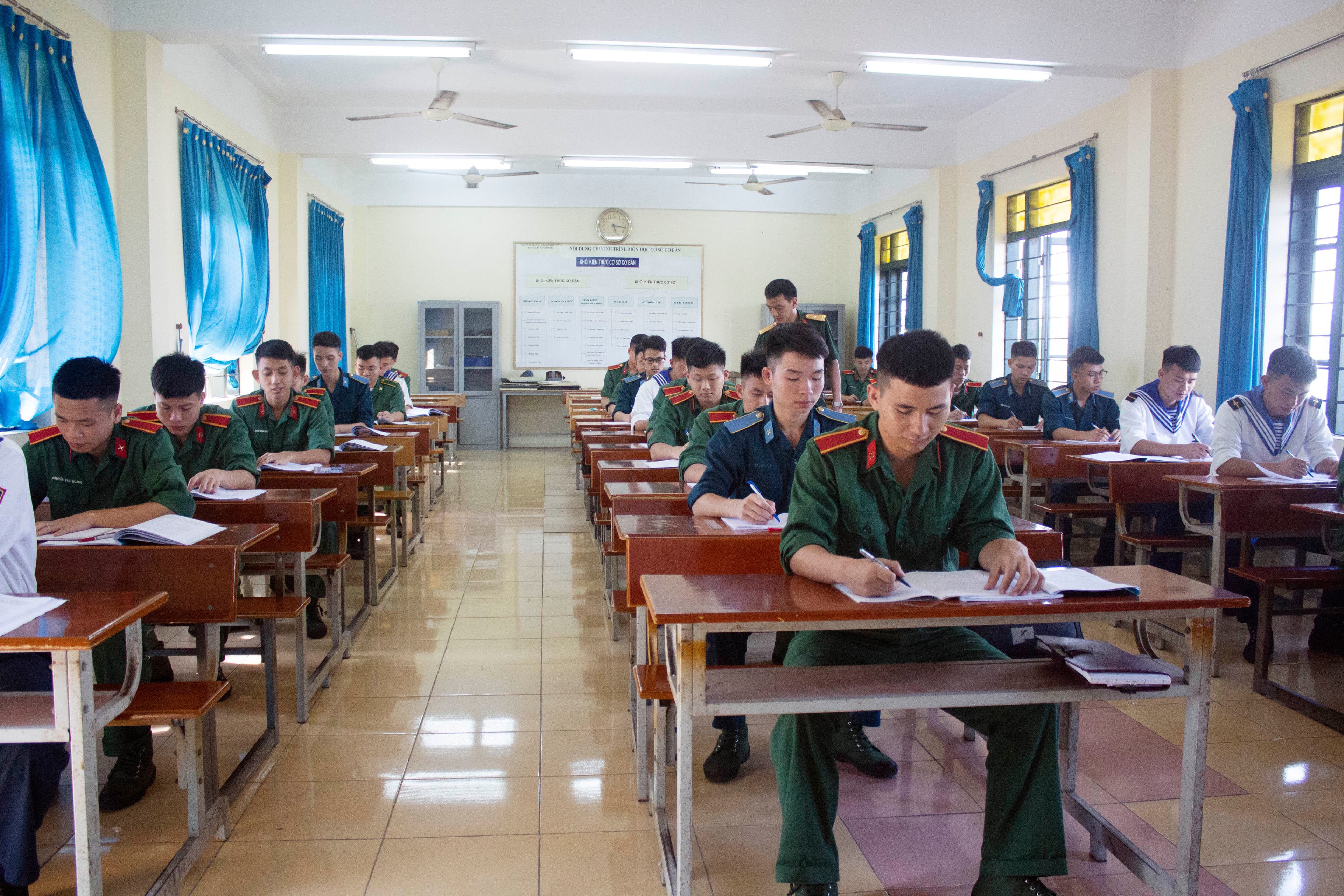Đào tạo cán bộ, nhân viên kỹ thuật mật mã ưu tú cho quân đội và đất nước