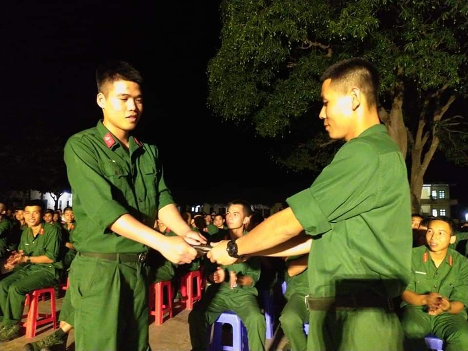 Binh nhất nhặt được của rơi trả lại đồng đội