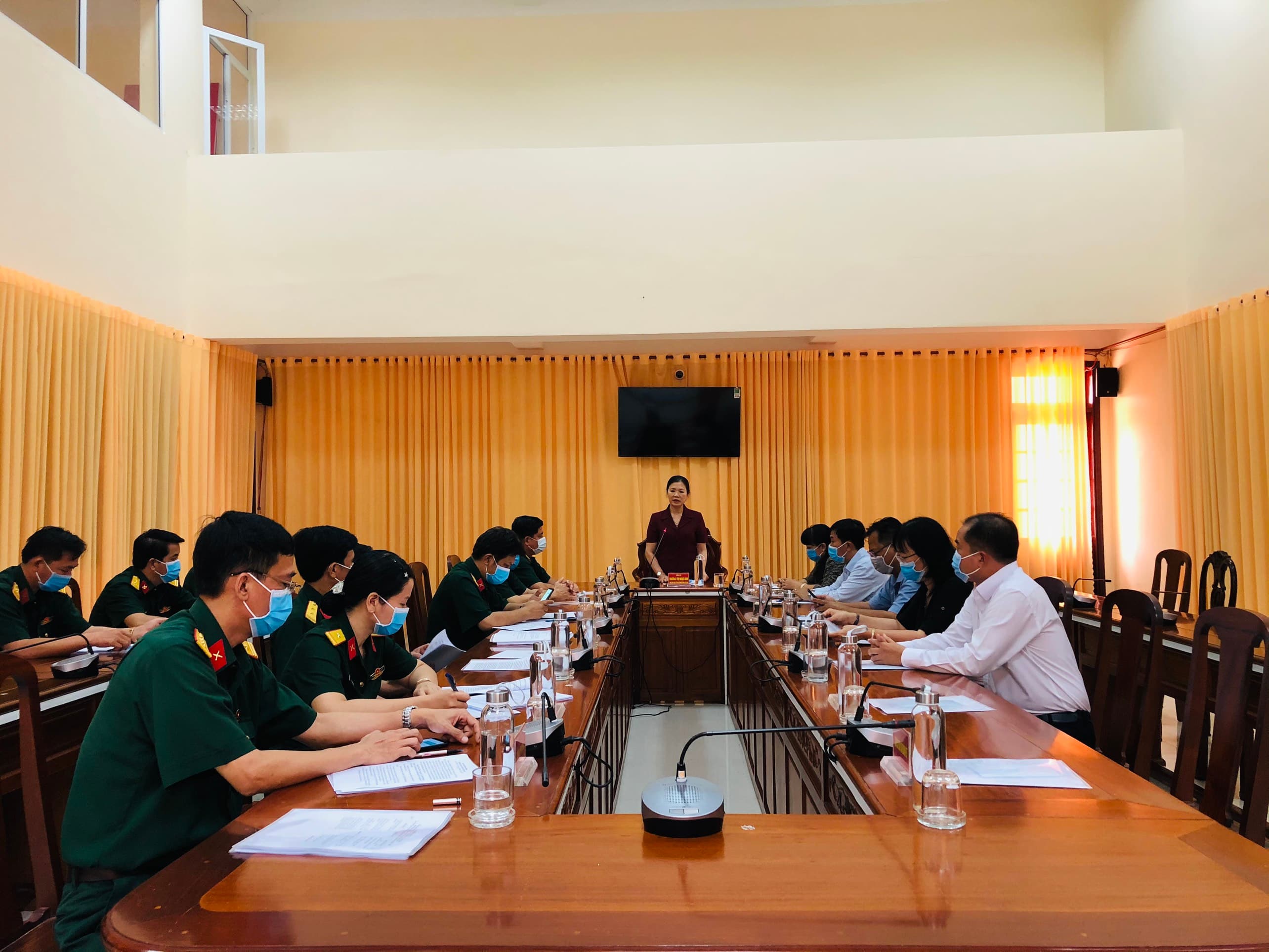 Phó chủ tịch Ủy ban Trung ương MTTQ Việt Nam Trương Thị Ngọc Ánh đến thăm, động viên cán bộ, chiến sĩ lực lượng vũ trang thành phố Cần Thơ