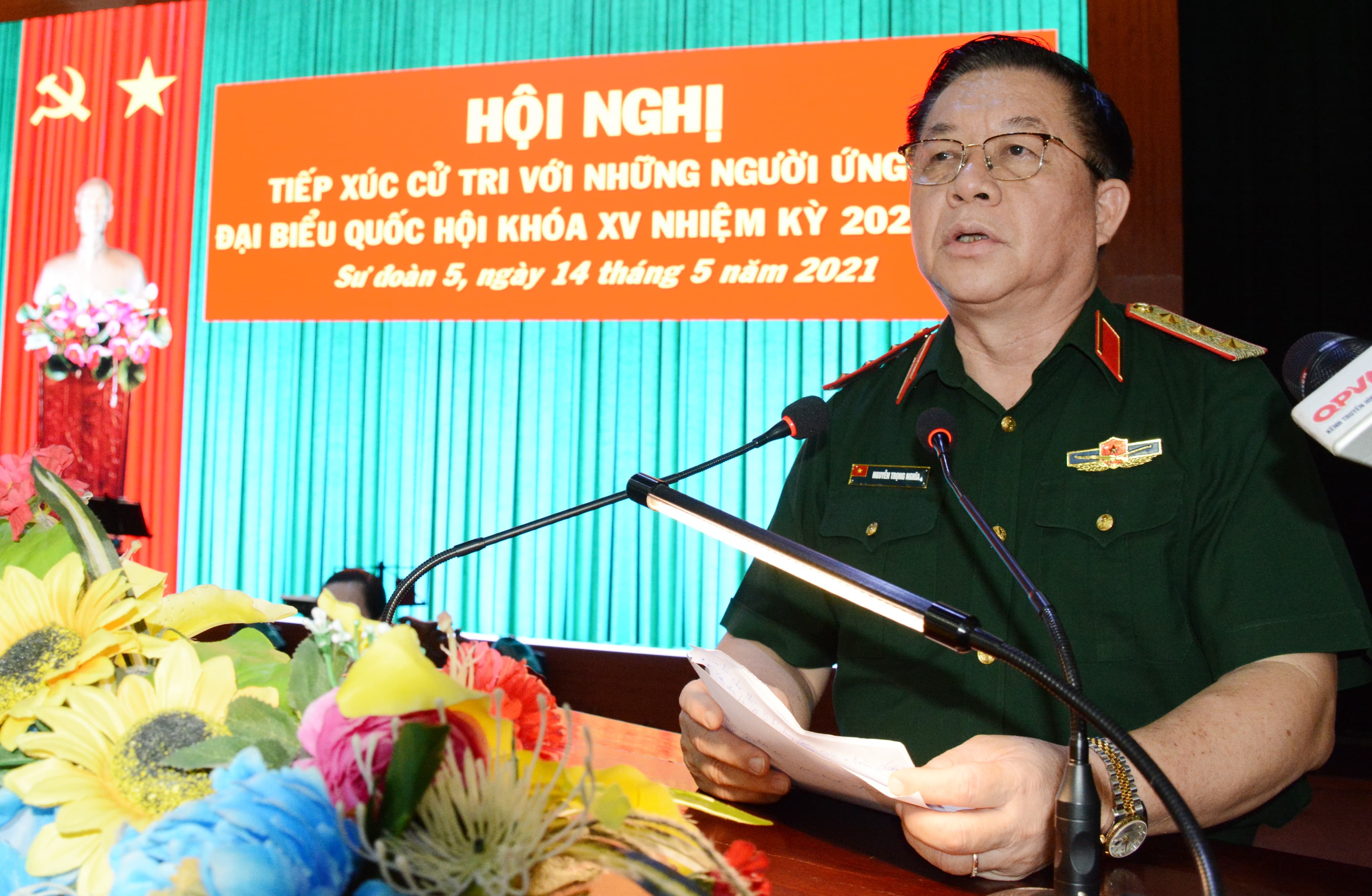 Trưởng ban Tuyên giáo Trung ương Nguyễn Trọng Nghĩa tiếp xúc cử tri tại Sư đoàn 5 (Quân khu 7)