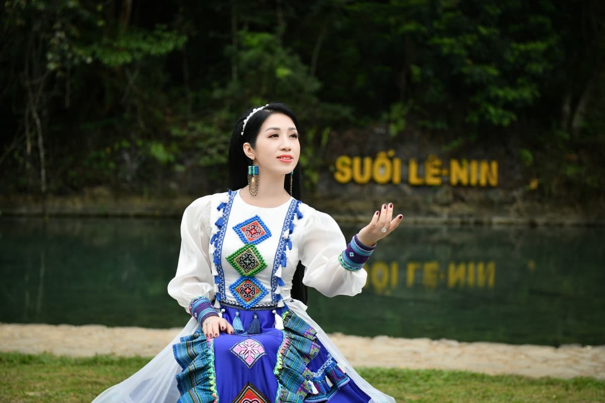 Ca sĩ Phương Nga ra mắt album kỷ niệm 131 năm Ngày sinh Bác Hồ
