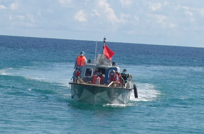 Trung tâm Y tế thị trấn Trường Sa cấp cứu thuyền viên bị viêm ruột thừa