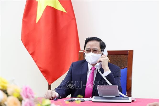 Thủ tướng Chính phủ Phạm Minh Chính điện đàm với Thủ tướng Nhật Bản Suga Yoshihide