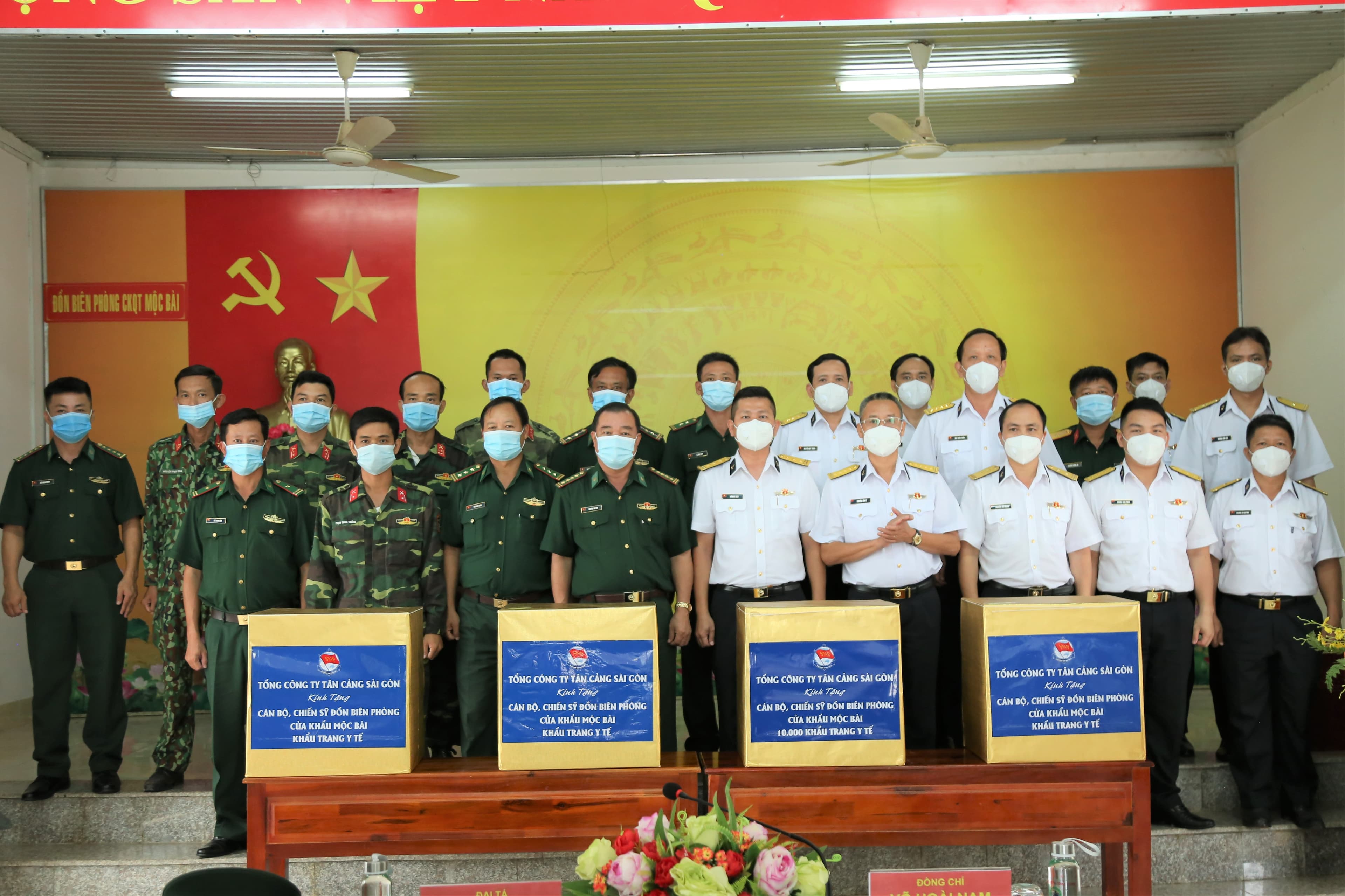 Tặng vật tư y tế phòng dịch cho Hải quân Hoàng gia Campuchia