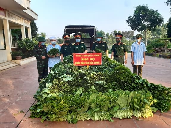 Nhóm phóng viên xung kích Báo QĐND ở tâm dịch Bắc Giang: Những hình ảnh về tăng cường chống dịch sau bầu cử