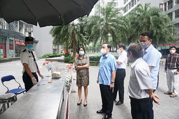 Truy vết các trường hợp liên quan để chặt đứt nguồn lây Covid-19 trong cộng đồng tại Hà Nội