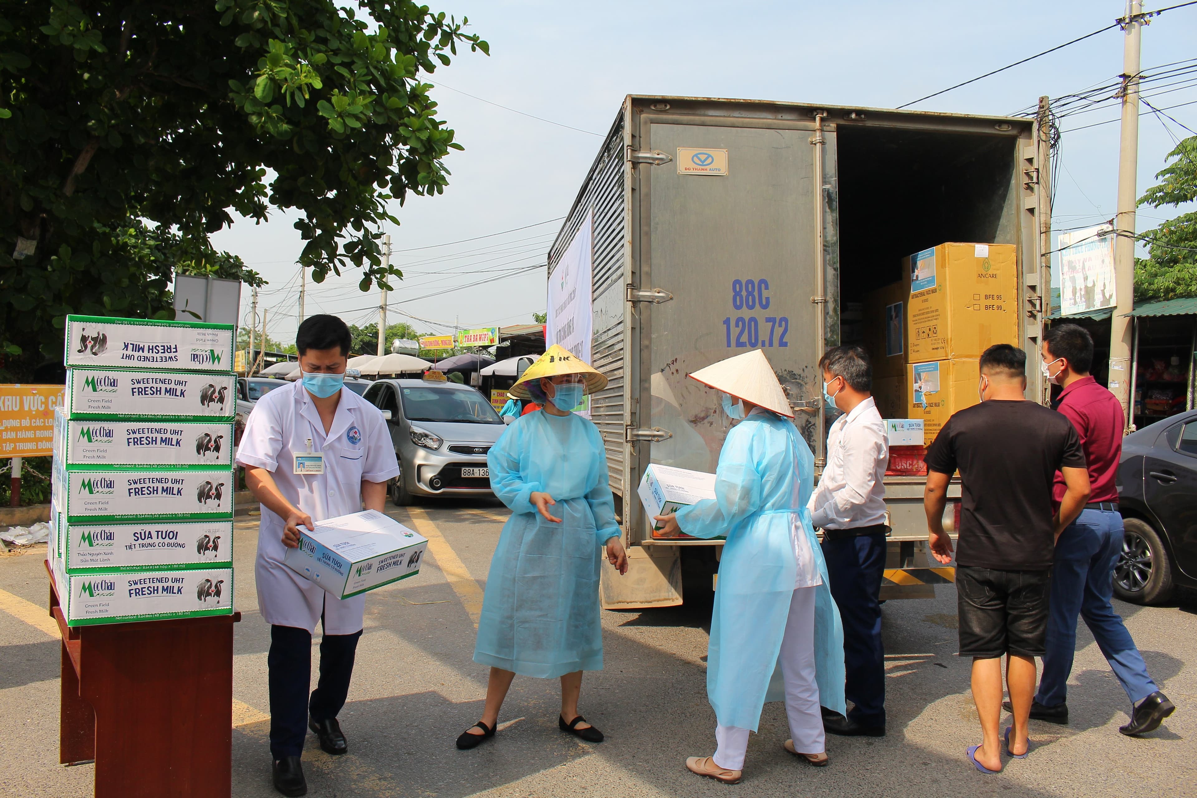 Hơn 50.000 sản phẩm Mộc Châu Milk đến với các tâm dịch Covid-19