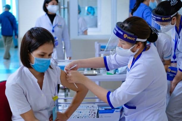 Thêm 7 trường hợp F1 của ca bệnh sống tại Times City dương tính với Covid-19