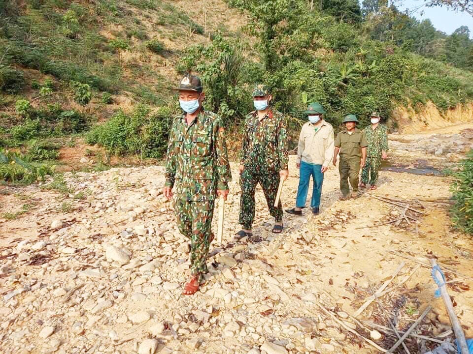 Đại úy Nguyễn Đăng Khánh Hòa cứu dân trên đường tuần tra