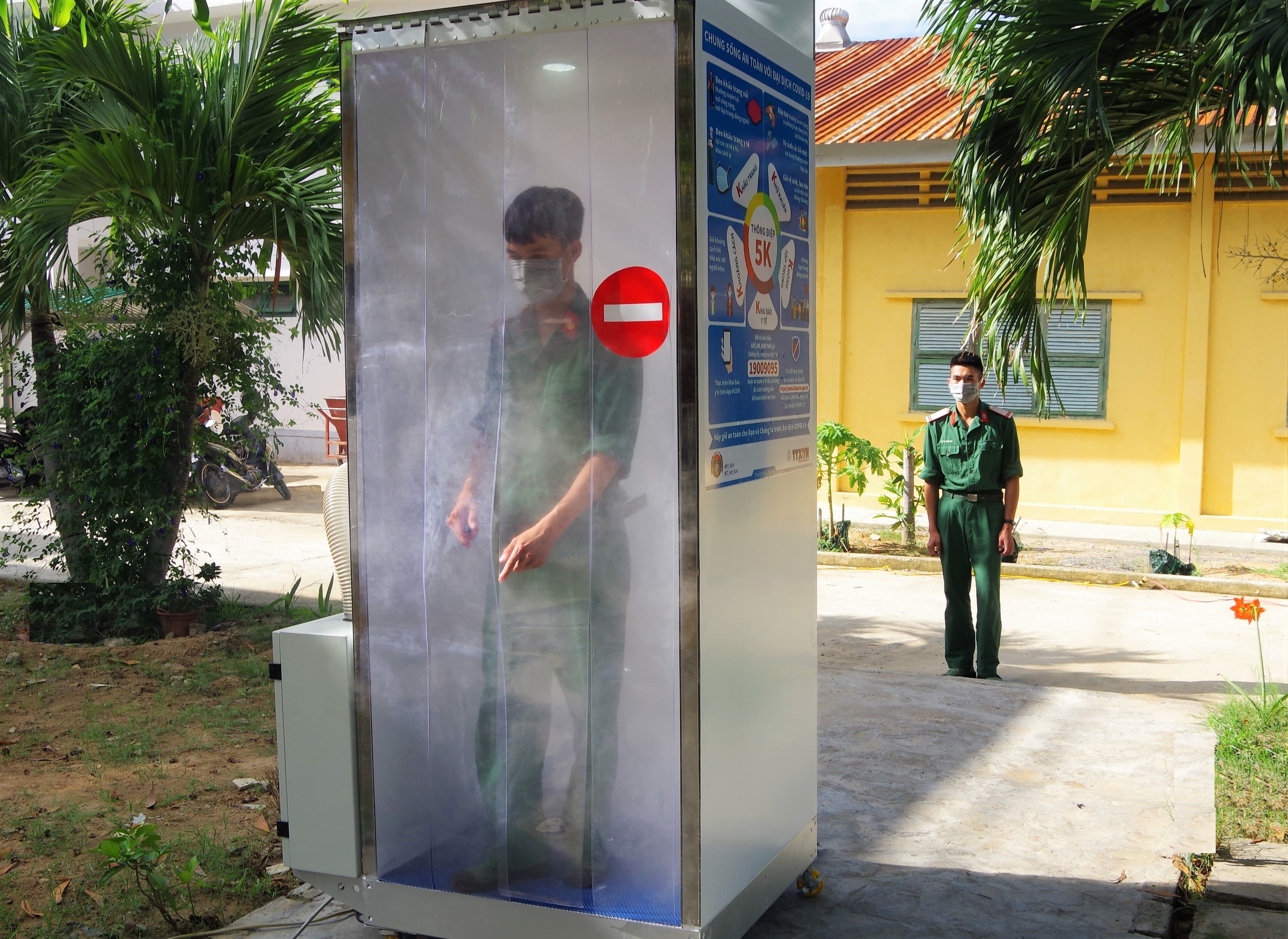 Trường Sĩ quan Thông tin chế tạo thành công "Buồng khử khuẩn tự động"
