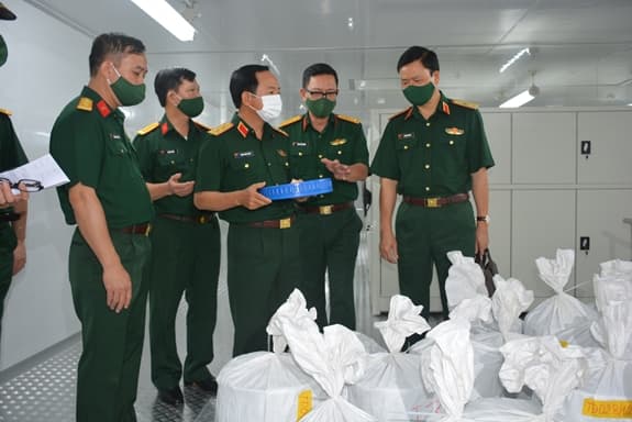 Trung tướng Trịnh Văn Quyết làm việc với Điện ảnh Quân đội nhân dân