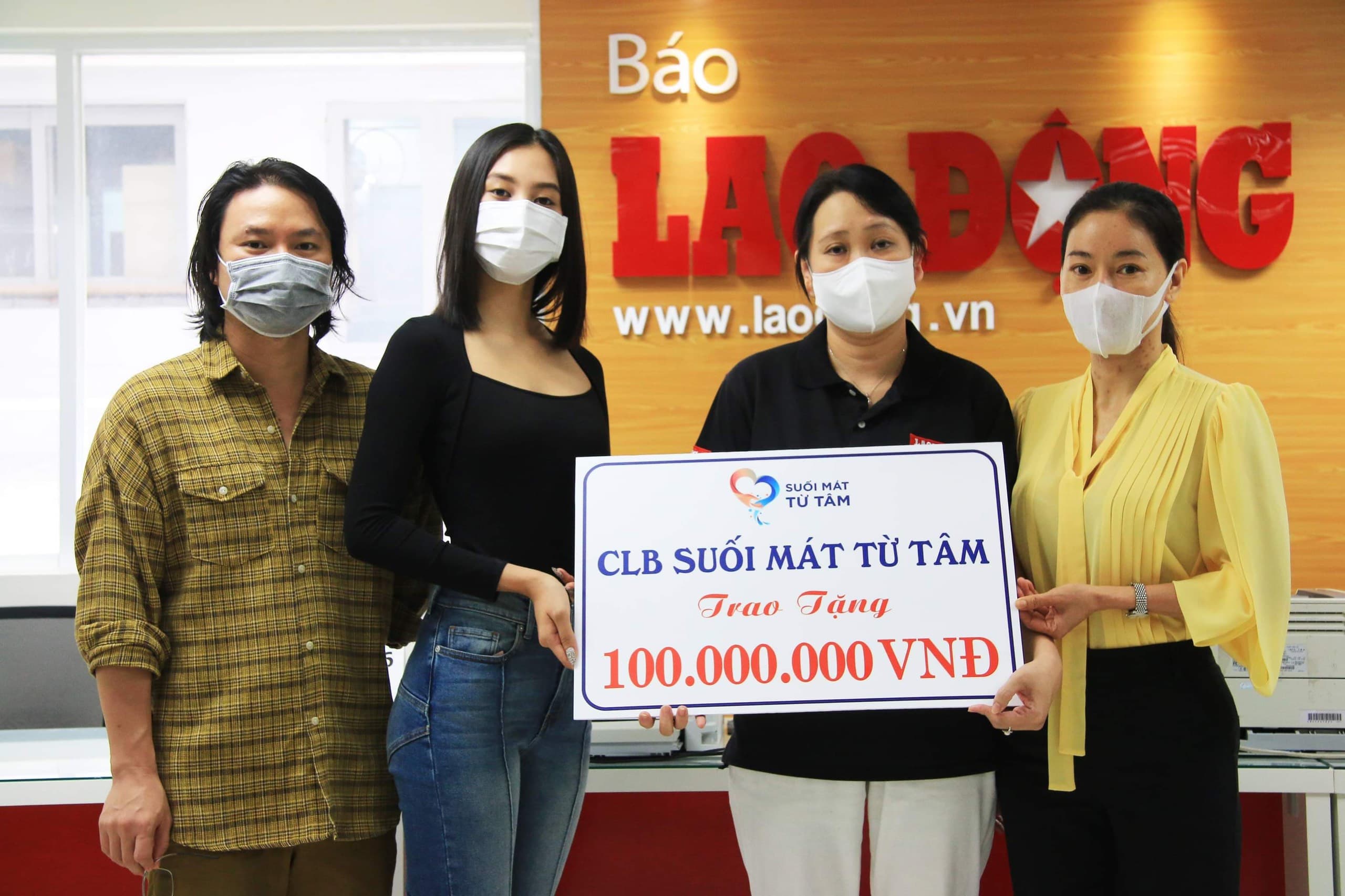 Ủng hộ 100 triệu đồng cho chương trình “Triệu liều vaccine cho công nhân nghèo”