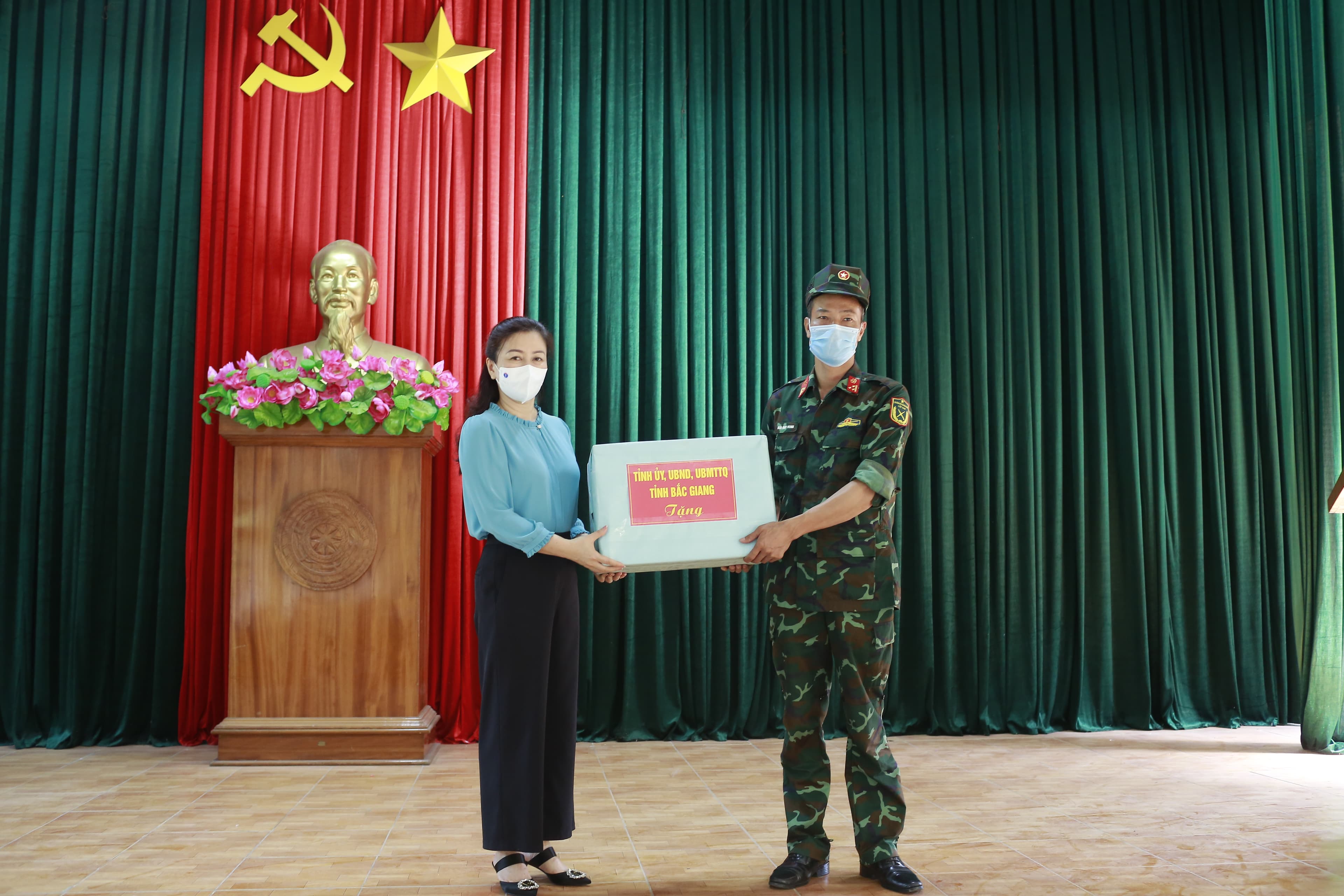 Bộ đội hóa học đã để lại hình ảnh đẹp trong lòng người dân Bắc Giang
