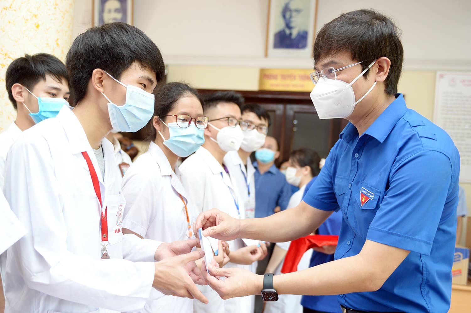 Cán bộ, sinh viên Trường Đại học Y Hà Nội tiếp tục chi viện cho vùng tâm dịch