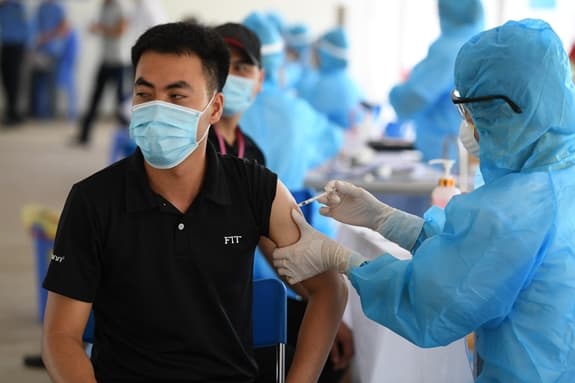 Bắc Giang tiếp tục đẩy mạnh tiêm phòng vaccine cho lực lượng tuyến đầu chống dịch