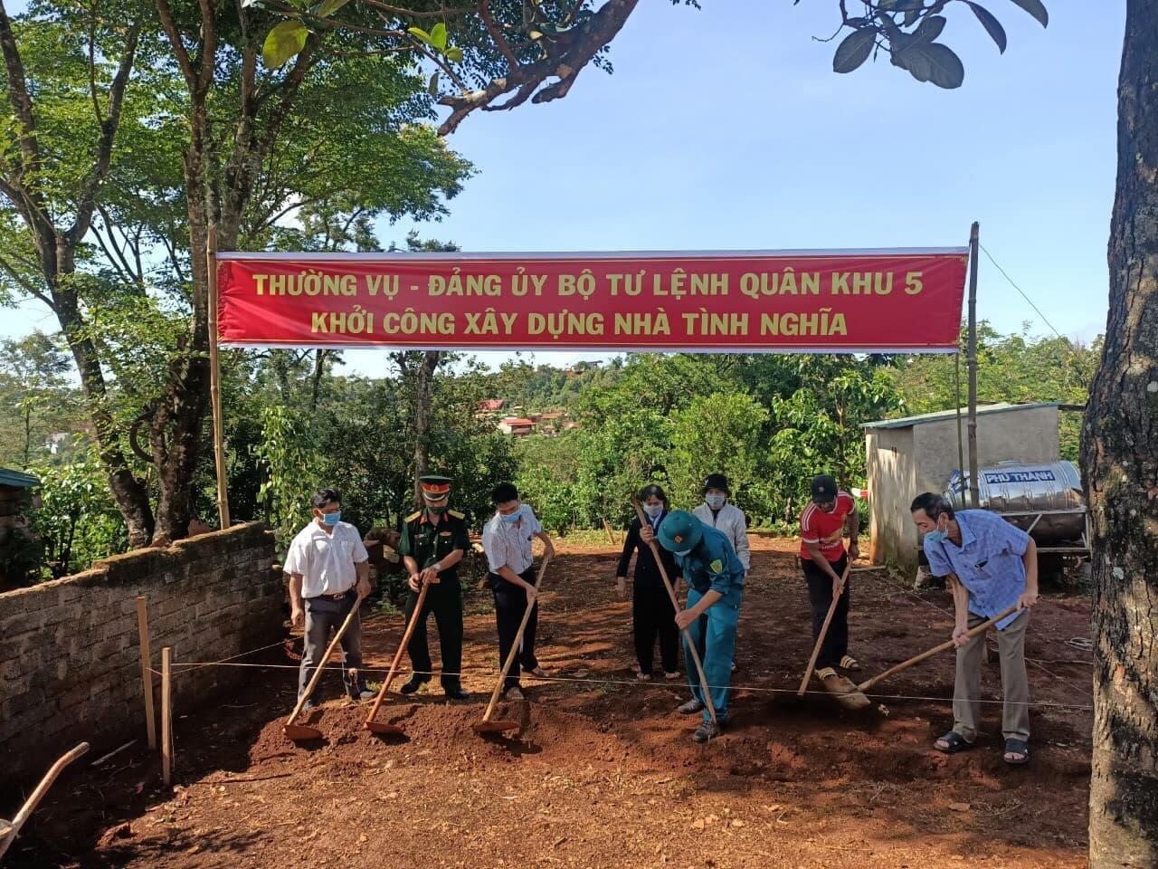 Những mái ấm nặng nghĩa tình