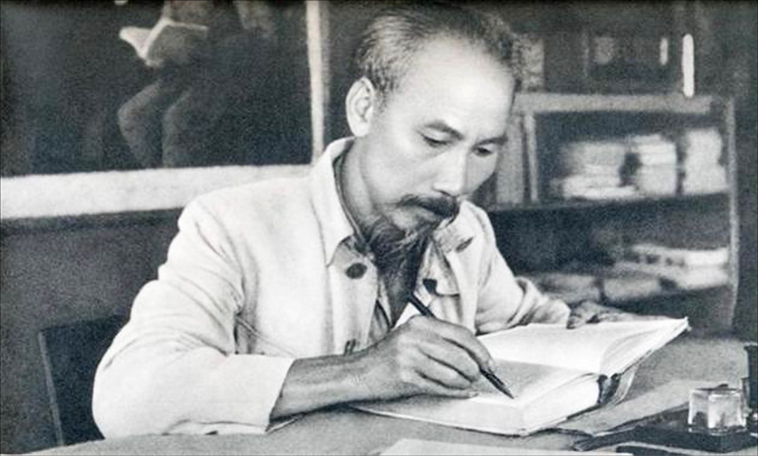 Tầm nhìn và ý nghĩa, phương pháp cách mạng Hồ Chí Minh trong xây dựng đội ngũ cán bộ Quân đội hiện nay