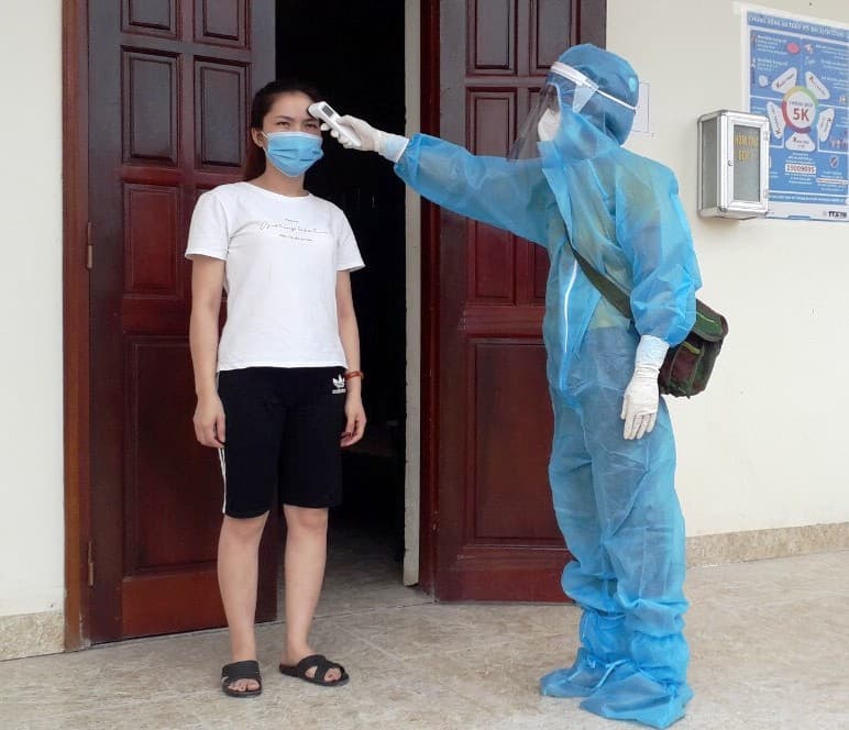 Nữ quân y xung phong vào tâm dịch: “Mọi lo toan xin tạm thời gác lại!”