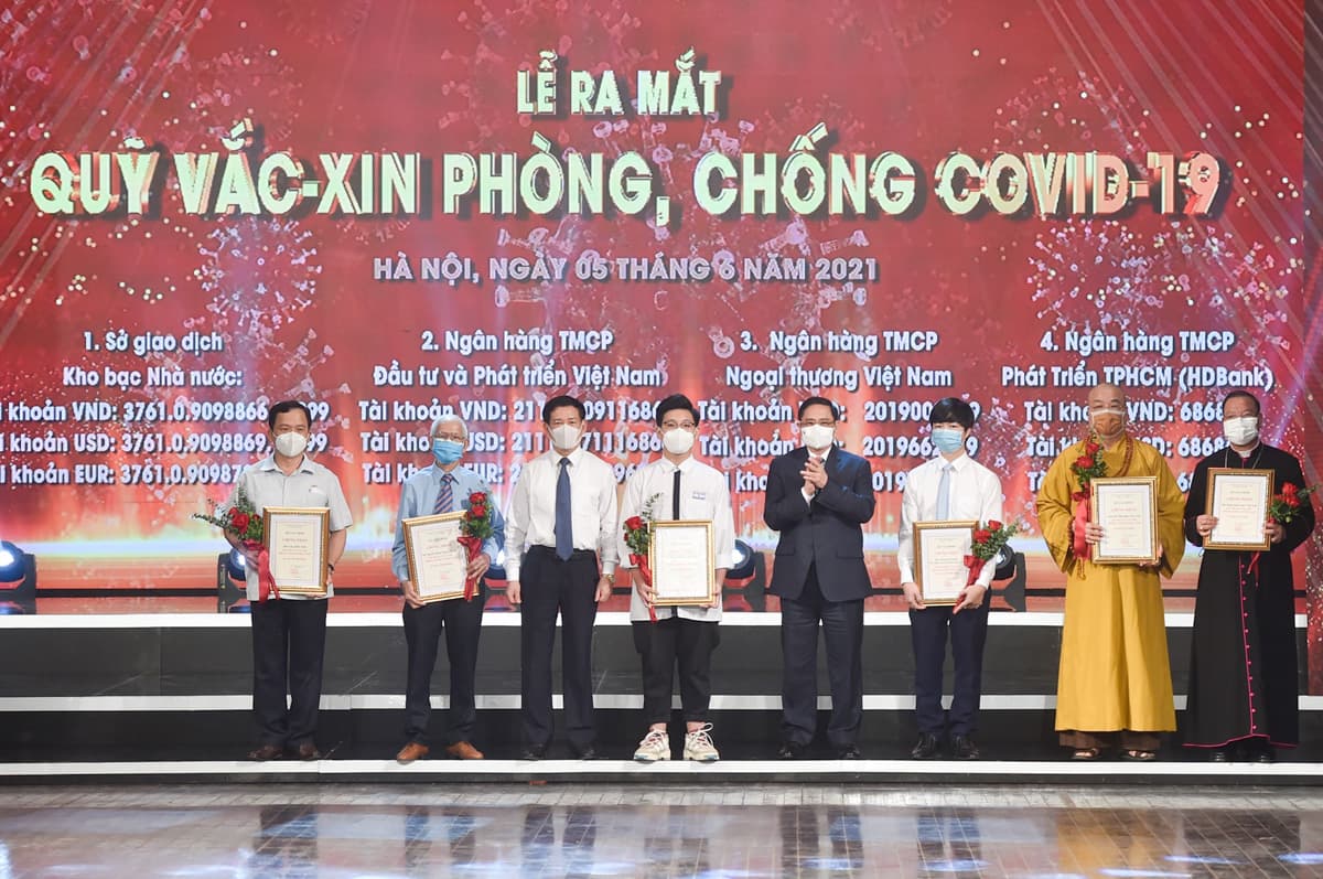Hàng nghìn tỷ đồng ủng hộ Quỹ vắc-xin phòng, chống Covid-19