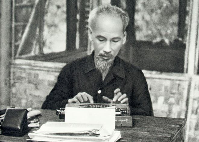 Học tập và làm theo tư tưởng Hồ Chí Minh đáp ứng yêu cầu nhiệm vụ cách mạng trong tình hình mới