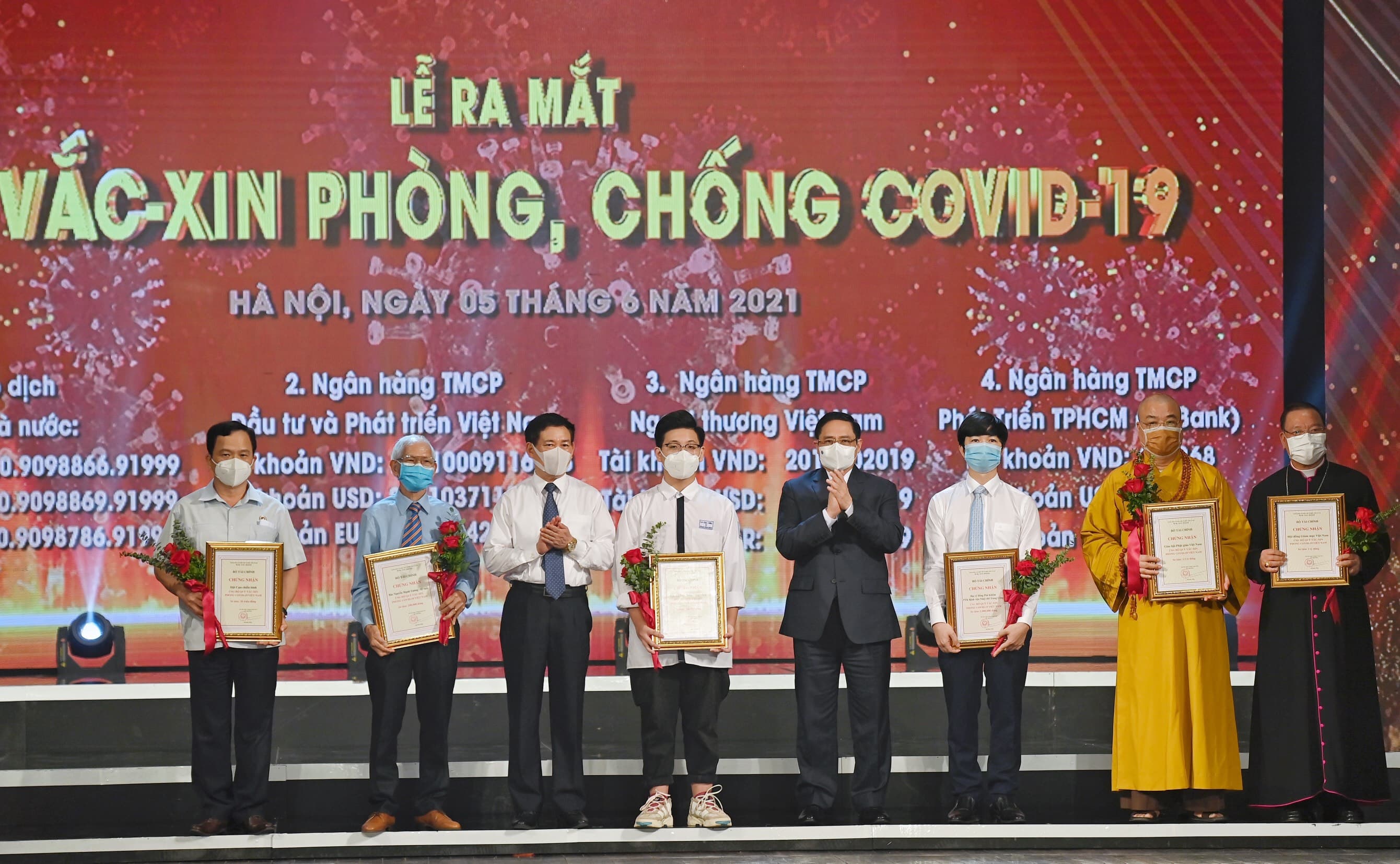 Niềm tự hào, trách nhiệm sẻ chia, cống hiến trong cuộc chiến chống dịch Covid-19