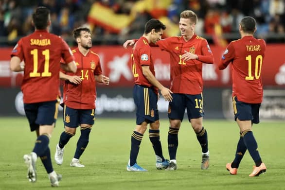 Đội tuyển Tây Ban Nha được tiêm vaccine khẩn cấp trước ngày khai mạc Euro 2020
​