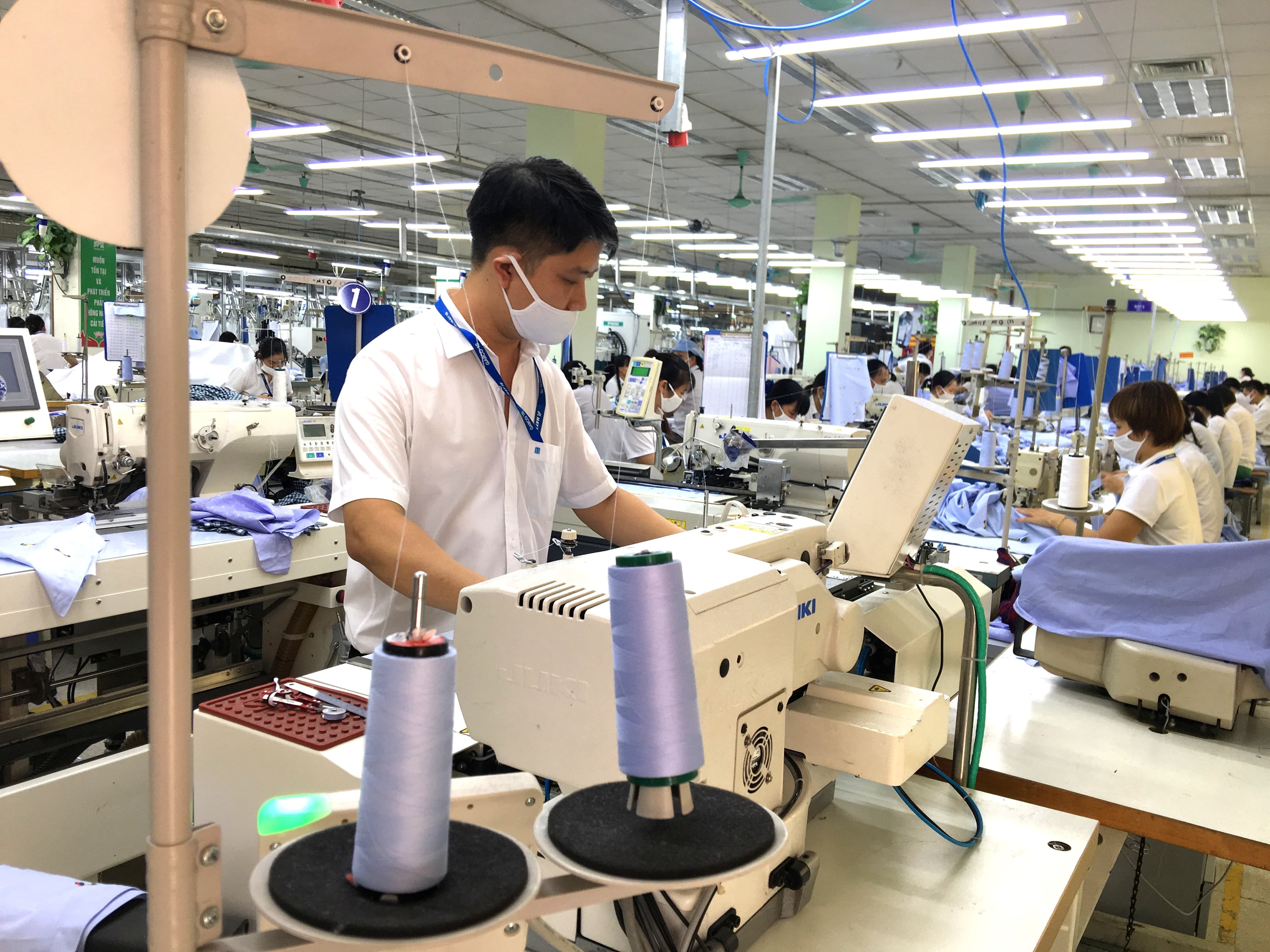 Có đáng lo ngại khi nhập siêu trở lại?