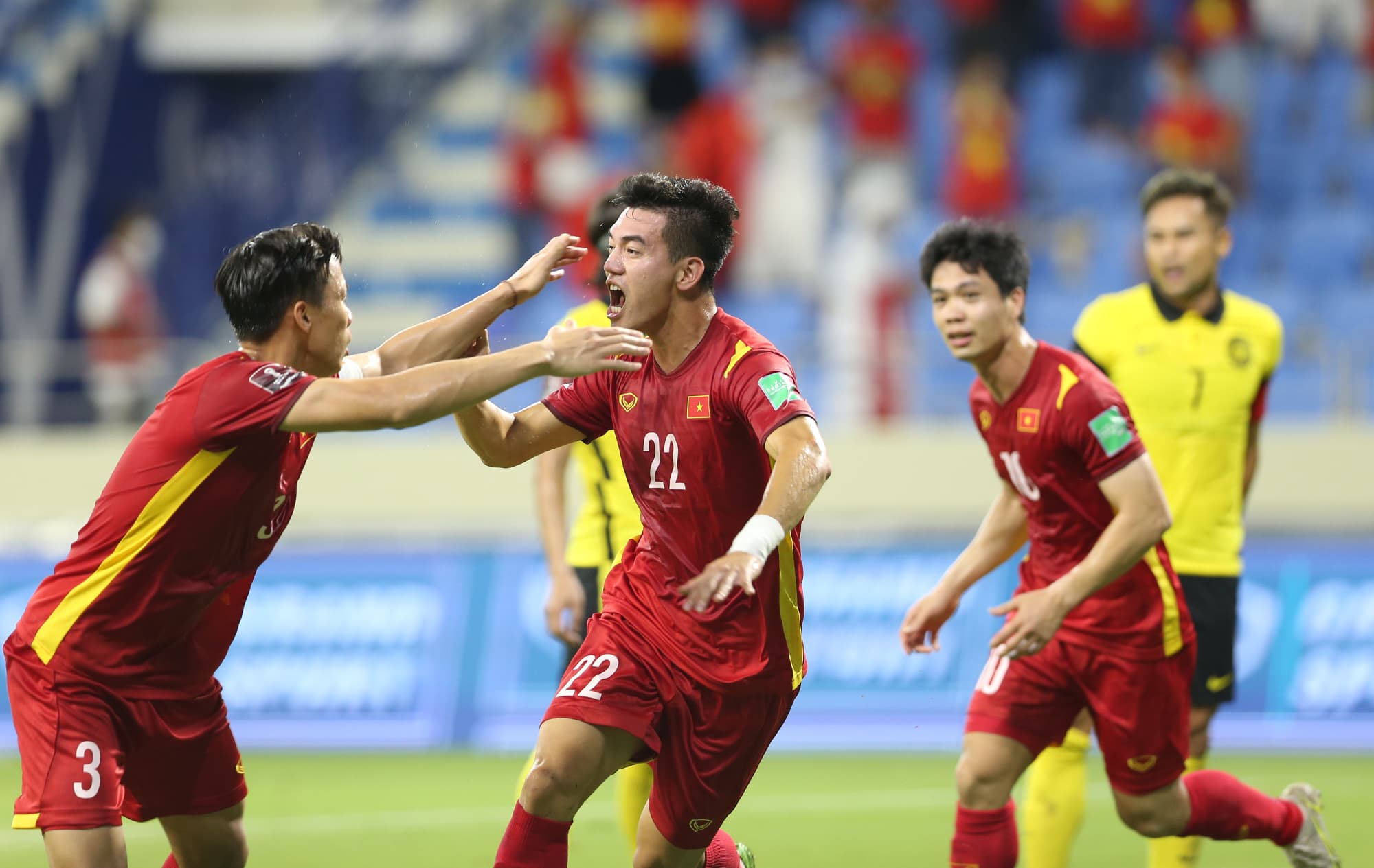 23 giờ 45 phút ngày 15-6, Việt Nam - UAE: Tầm nhìn