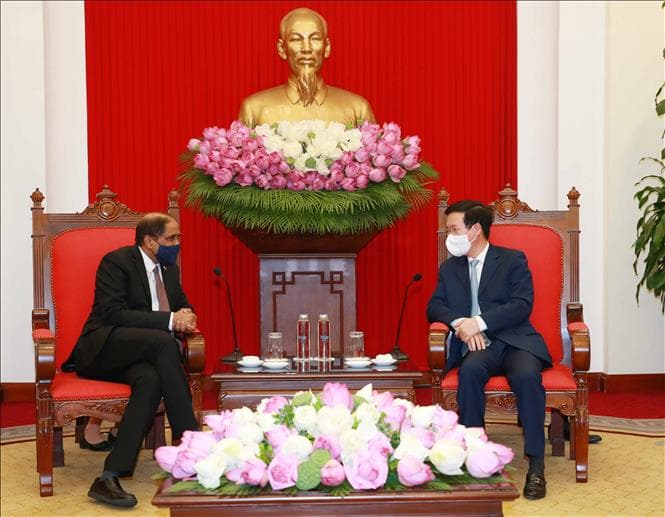 Việt Nam coi trọng hợp tác với các nước láng giềng, khu vực và các đối tác chiến lược trong đó có Singapore