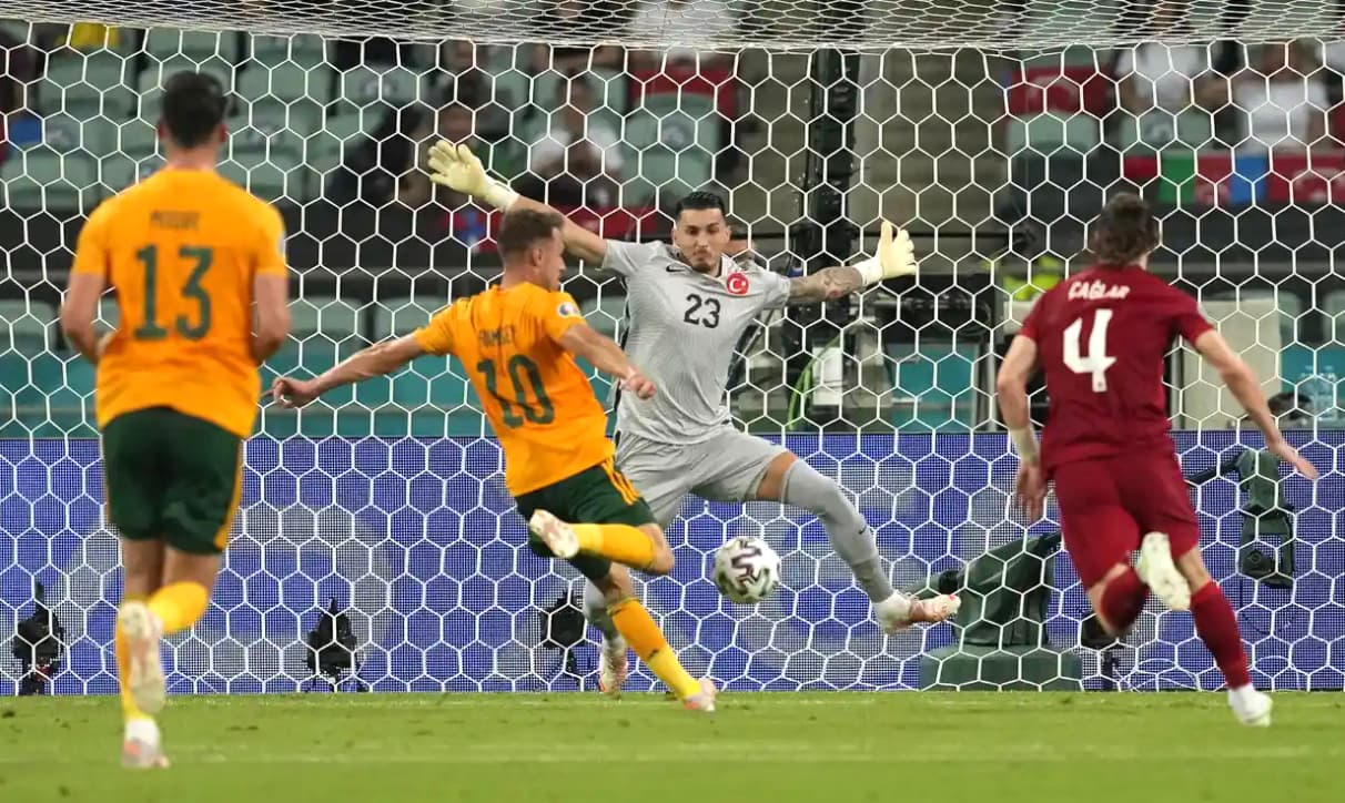 Người hùng Gareth Bale giúp Xứ Wales vươn lên dẫn đầu bảng A