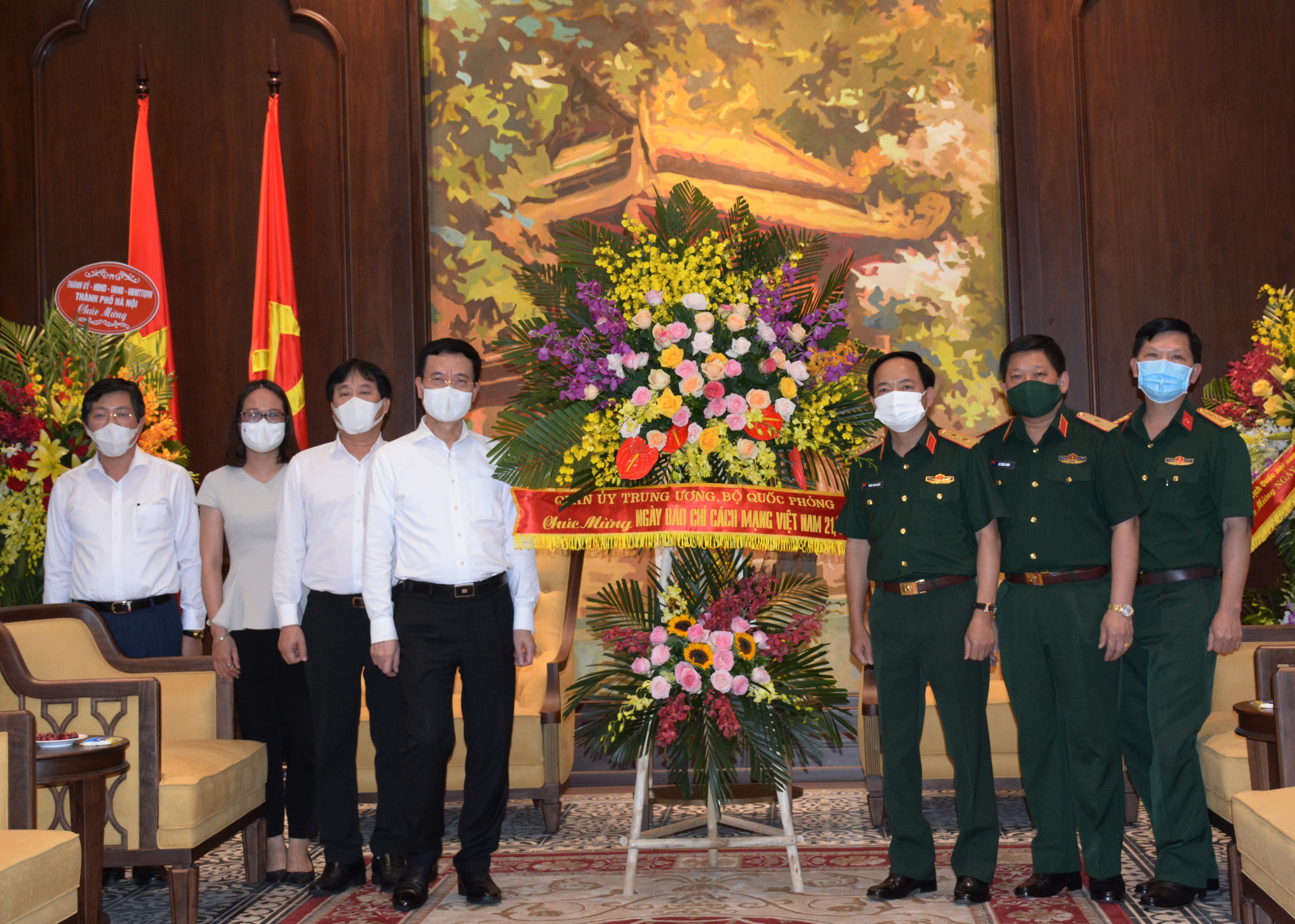 Trung tướng Trịnh Văn Quyết chúc mừng Bộ Thông tin và Truyền thông