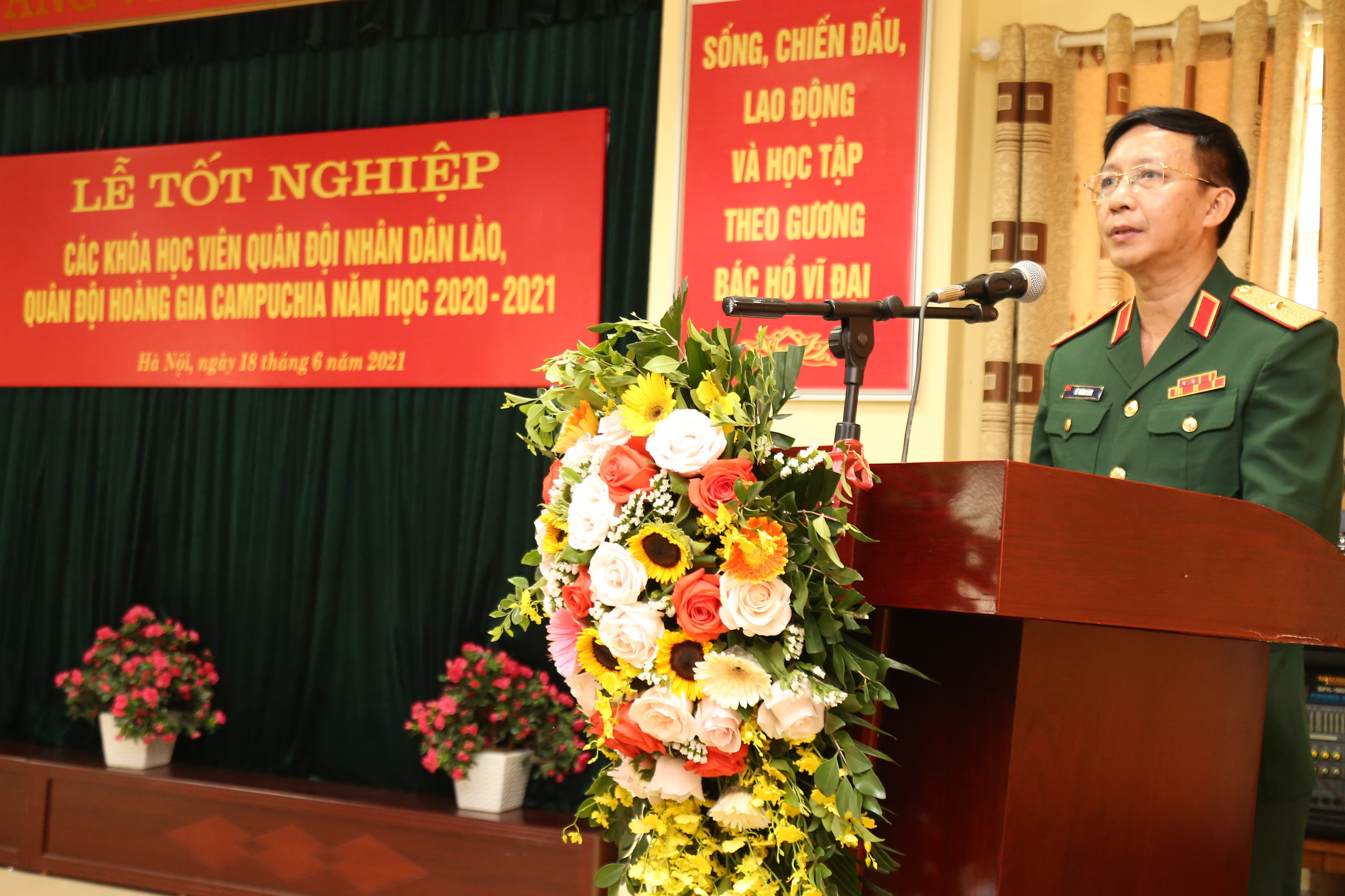 Học viện Hậu cần tổ chức Lễ tốt nghiệp các khóa học viên Lào và Campuchia