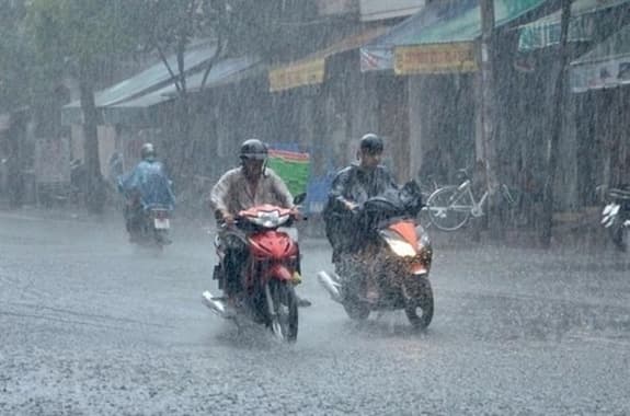 Hà Nội sẽ đón mưa "vàng" sau chuỗi ngày nóng 40 độ C vào đêm nay