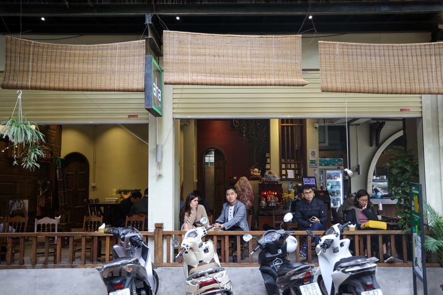 Hà Nội mở lại hàng cắt tóc, bán đồ ăn uống tại chỗ từ 0 giờ ngày 22-6