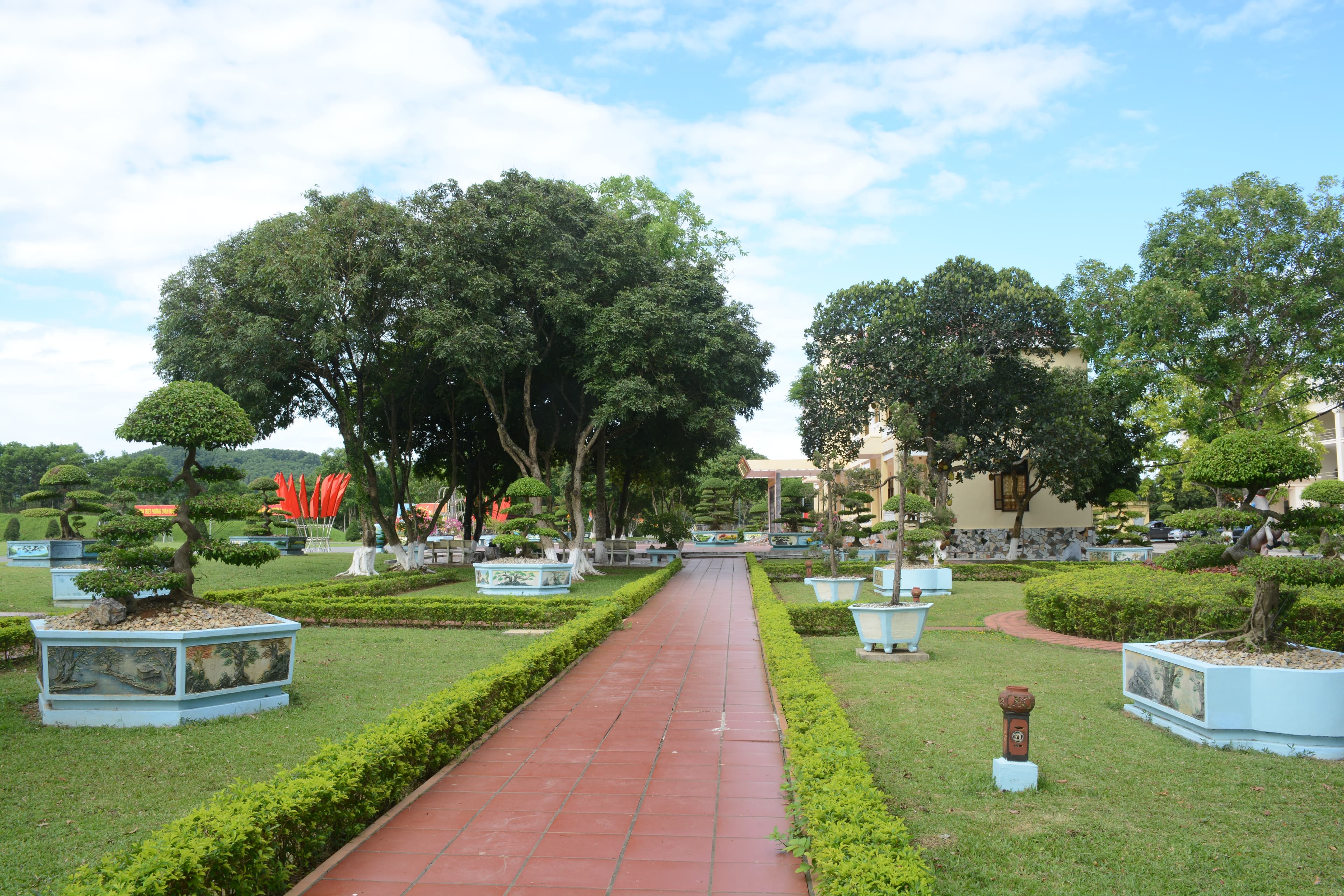Doanh trại đẹp nhờ bàn tay bộ đội