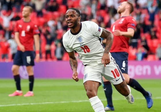 Sterling và bàn thắng đưa tuyển Anh vào vòng 1/8